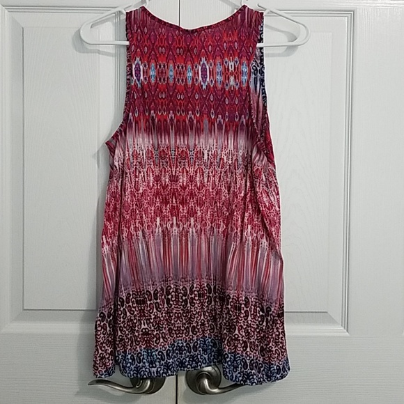 Cute top - Picture 2 of 4